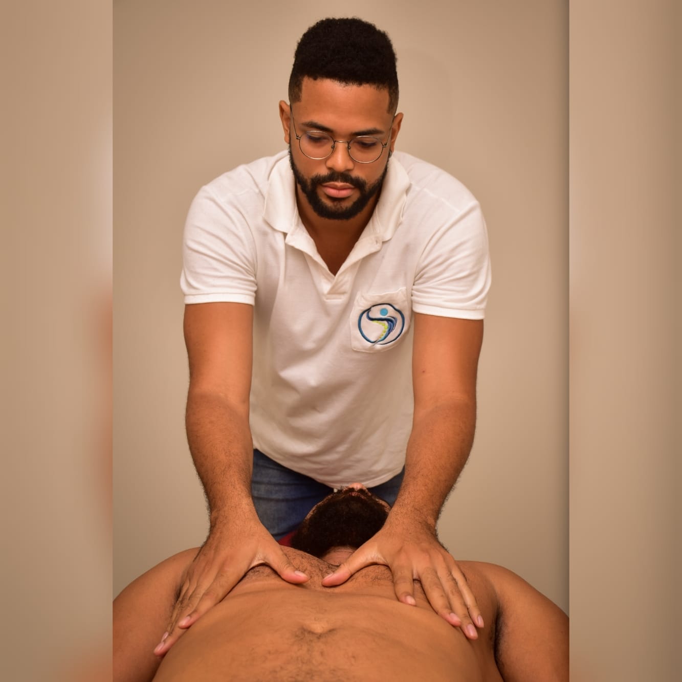 Felipe Massoterapeuta no Recife Massagem Terapêutica e Alívio do Estresse.